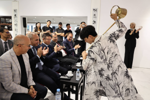 品茶看戏 在北非花园体验中式雅致生活——2024摩洛哥“茶和天下”·雅集