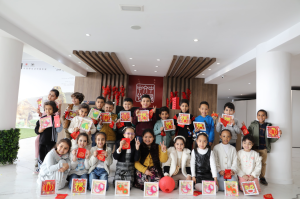 تلاميذ المرحلة الابتدائية في المغرب يختبرون الثقافة الصينية في تجربة تفاعلية غامرة