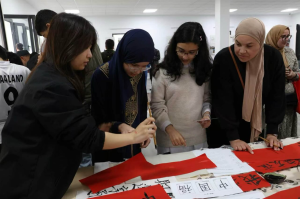 لانغتينغ · لقاء ثقافي راقٍ | تناغم الحبر والخط، وتواصل ثقافي صيني-مغربي  | طنجة