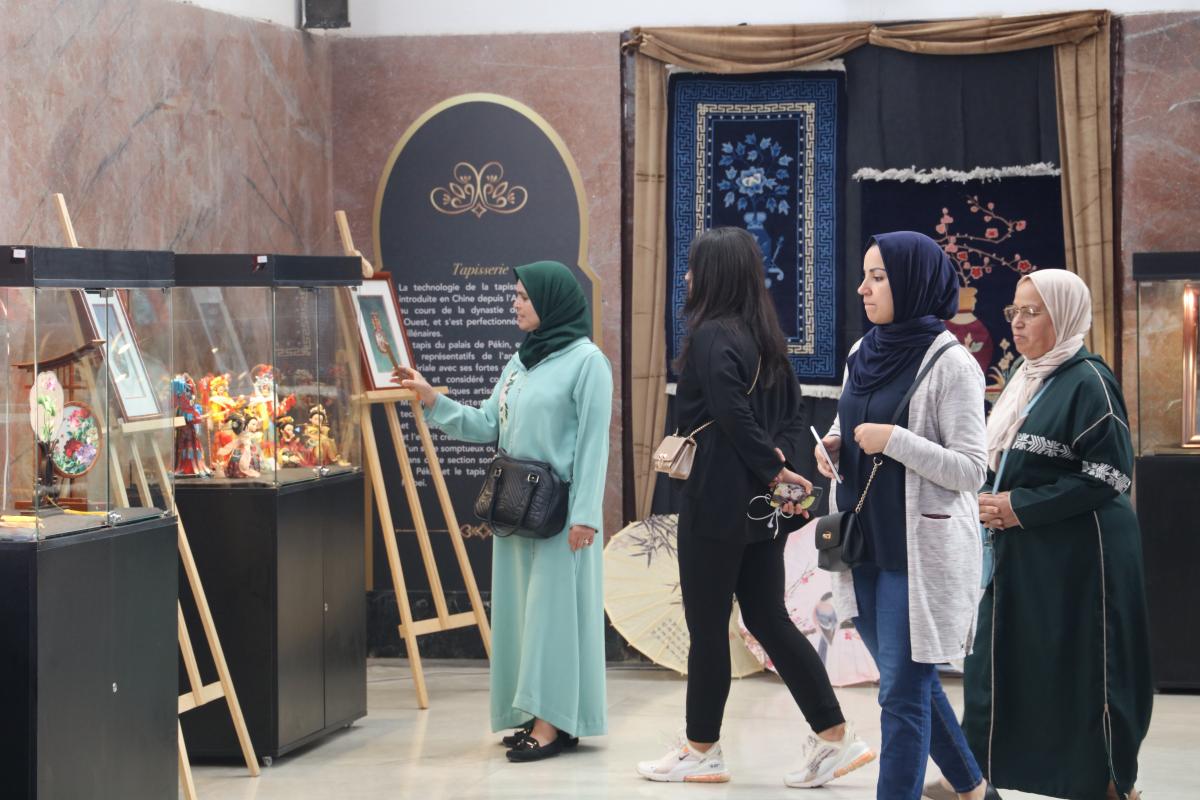 le premier étape de l'exposition itinérant de l'artisanat sino-marocain ( Méknes)
