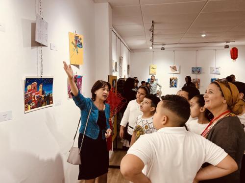 Exposition de dessin pour les enfants chinois et africains