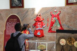 le premier étape de l'exposition itinérant de l'artisanat sino-marocain ( Méknes)